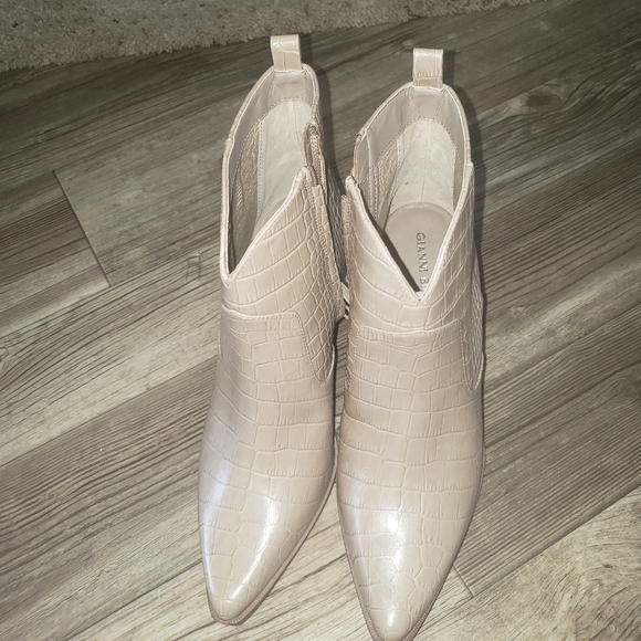 Gianni Bini Crop Leather Booties - Picture 4 of 15